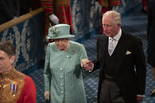 Kráľovná Alžbeta a princ Charles