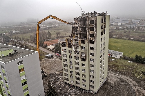 Bytovku zbúrala česká fi rma za tri dni.