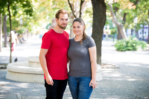 Samuel Tomeček (32), spevák a Kristína Mohrová (28), manažérka.