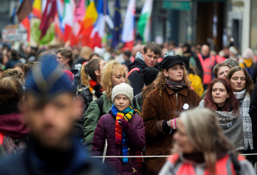 Greta na čele protestov v Bruseli.