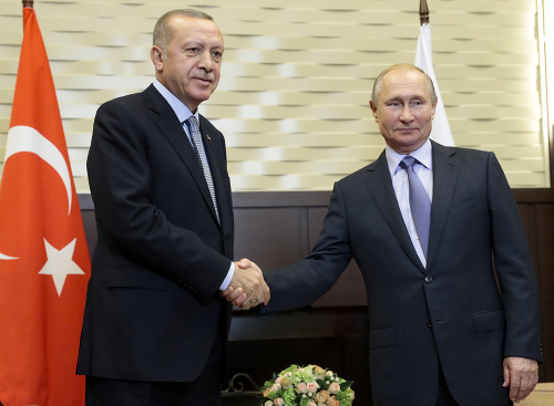 Ruský prezident Vladimir Putin a turecký prezident Recep Tayyip Erdogan počas stretnutia v čiernomorskom letovisku Soči