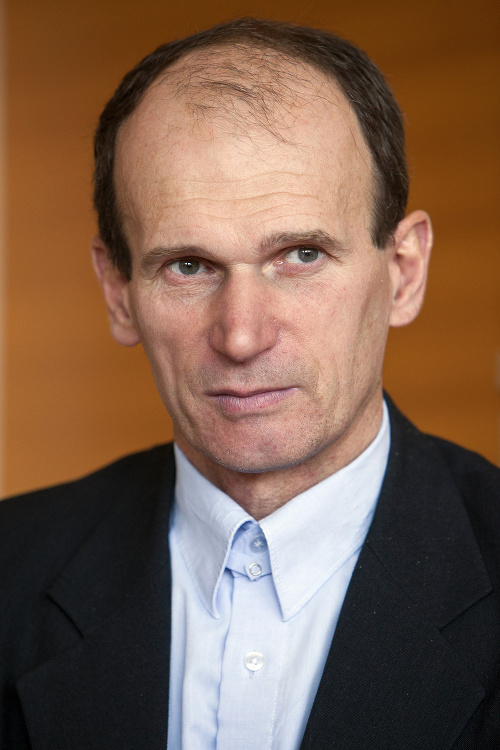 Štefan Kuffa (54) - Poslanec.