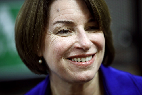 Amy Klobucharová vzdala boj o prezidenta USA.