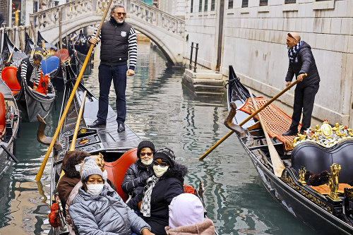 Do Benátok prišlo mnoho turistov aj z Číny.