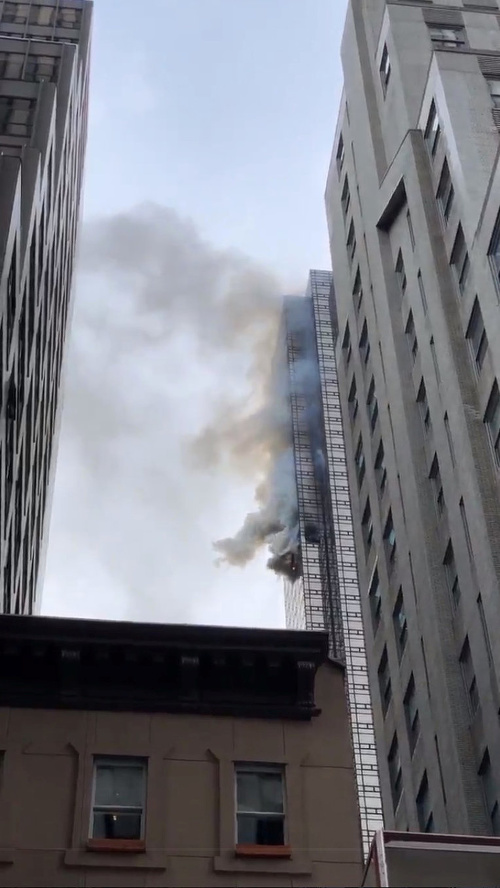 Trump Tower opäť zachvátili plamene.