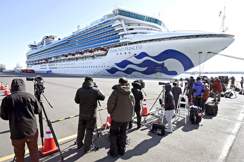 Loď Diamond Princess je v karanténe pri japonskej Jokohame.