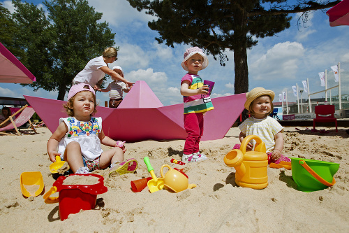 Magio pláž obľubovali aj rodiny s deťmi.