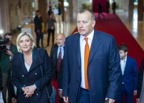 Marine Le Penová pricestovala na pozvanie Borisa Kollára. 