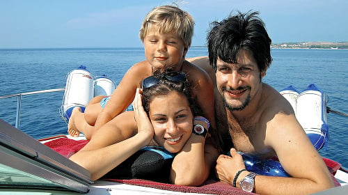 Pred pár rokmi: Kristína so synom Adamom a partnerom Tomášom Palonderom na dovolenke.