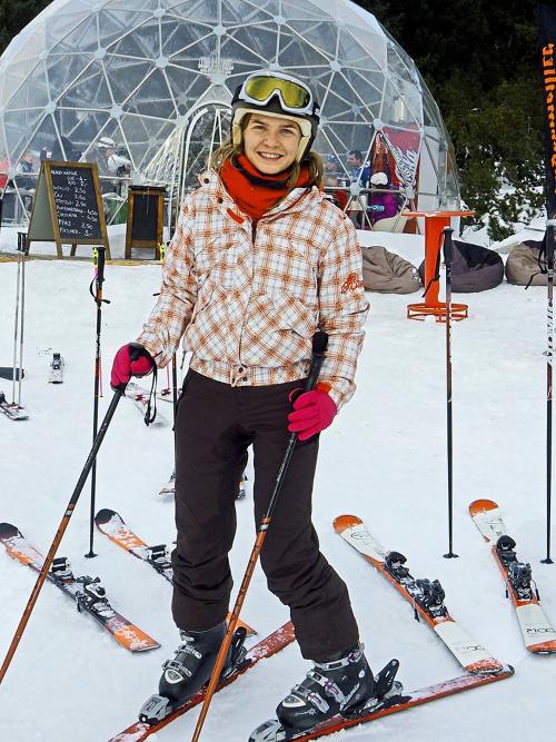 Lenka bola s lyžovačkou na Štrbskom Plese spokojná. 