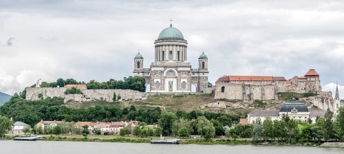 Pobyt v Štúrove využívajú návštevníci aj na prehliadku Ostrihomskej katedrály v susednom Maďarsku.