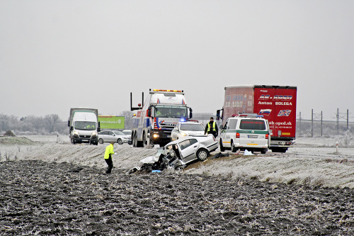 Tragická nehoda sa stala  na rovnej ceste pri Brunovciach.