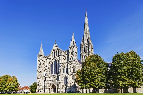 Model je postavený podľa katedrály v Salisbury.