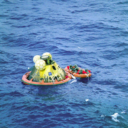PRISTÁTIE: Posádka pristála v severnom Pacifiku. 