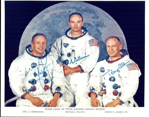 zlava: Neil Armstrong, veliteľ misie Apollo 11; Michael Collins, pilot veliteľského modulu Columbia; Buzz Aldrin, pilot lunárneho modulu Eagle 