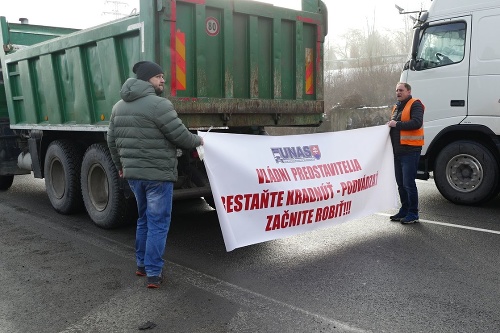 Štrajk Únie autodopravcov (UNAS) na Košickej ulici v Žiline.
