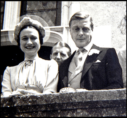 Wallis Simpson a kráľ Eduard VIII. sa vzali 3. 7. 1937 vo Francúzsku.