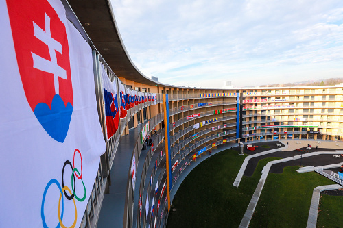 Olympijská dedina športovcov je situovaná v novovybudovanom komplexe Vortex. 