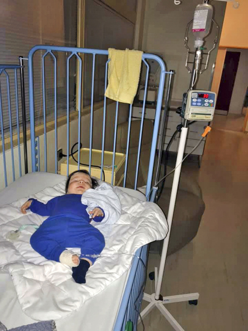 Chlapčeka neminulo už v útlom veku niekoľko návštev nemocníc.