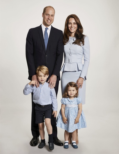 Oficiálna vianočná fotografia princa Williama s rodinou.