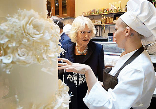S vojvodkyňou Camillou sa stretla počas prezentácie svadobnej torty v roku 2017.