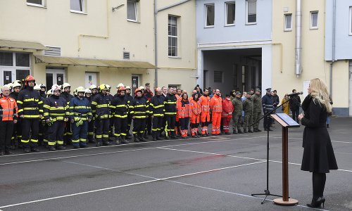 Ministerka Denisa Saková ocenila hasičov, ktorí zasahovali pri výbuchu v Prešove.