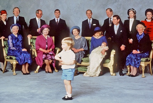Princezná Diana počas krstín syna Harryho.