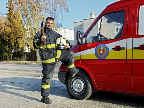 Peter si splnil sen a robí profesionálneho  hasiča. 