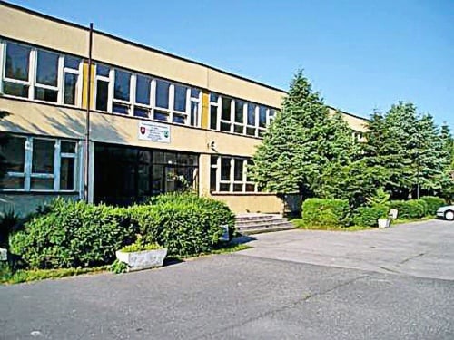 Na tejto škole v Nových Zámkoch kopol Lukáša prúd.