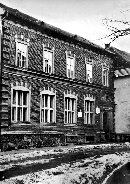 Druhé sídlo (1889): Koncom 19. storočia ju presťahovali do priestorov, kde sídli dodnes.