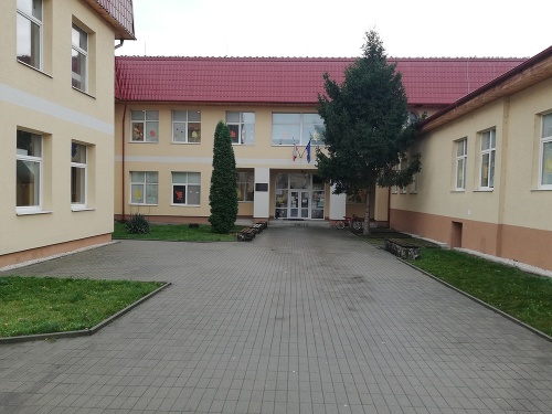 Školáčka navštevuje túto školu v Sečovciach, o čom rozhodla jej riaditeľka.