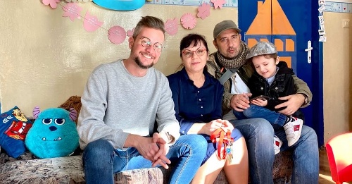 Marek Kuzma (35), zakladateľ InnocentStore, riaditeľka školy pre autistov z AC Rubikon Anna Uchnárová (52), otec Peter Sentelík (46) a jeho Adamko (6).