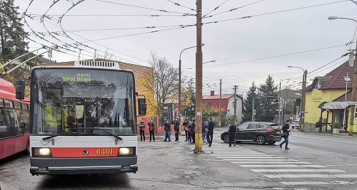 Unikátny trolejbus cez víkend povozil Bratislavčanov.