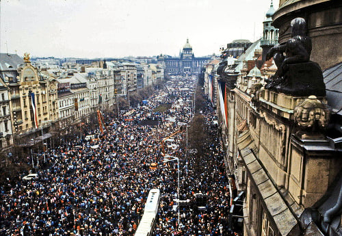 17. novembra bol ešte na protestoch v Prahe.