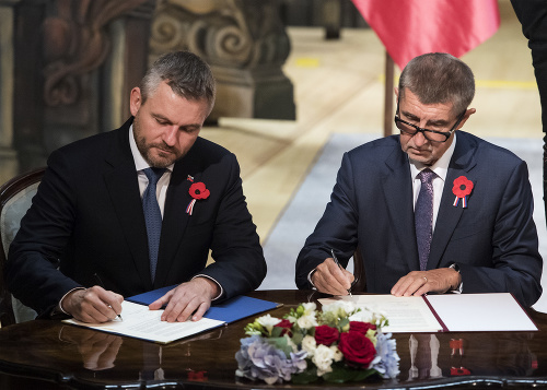 Andrej Babiš a Peter Pellegrini počas podpisu spoločného vyhlásenia