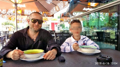 Michalovce 16. Júna 2019: Posledná fotka s milovaným oteckom - Peter († 45) sa videl vo svojom synovi Matejovi-Dušanovi (10).