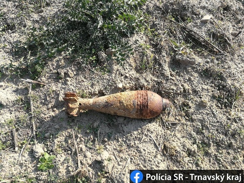 Pyrotechnici zneškodnili v Senici delostreleckú mínu z 2. svetovej vojny.