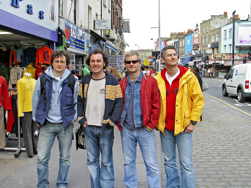 2004: Hex v Londýne.