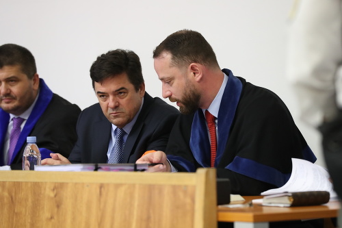 Marian Kočner (v strede) počas súdneho pojednávania.