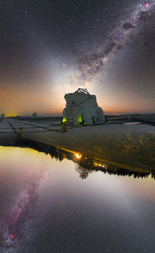 Astronomická snímka českého fotografa Petra Horáleka vznikla zlúčením dvoch pohľadov z oboch strán Zeme.
