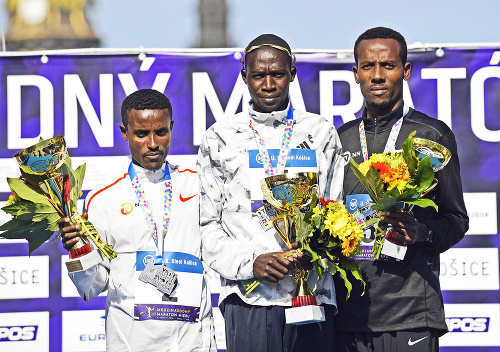 Shumet Akalnew Mengistu (vpravo)
