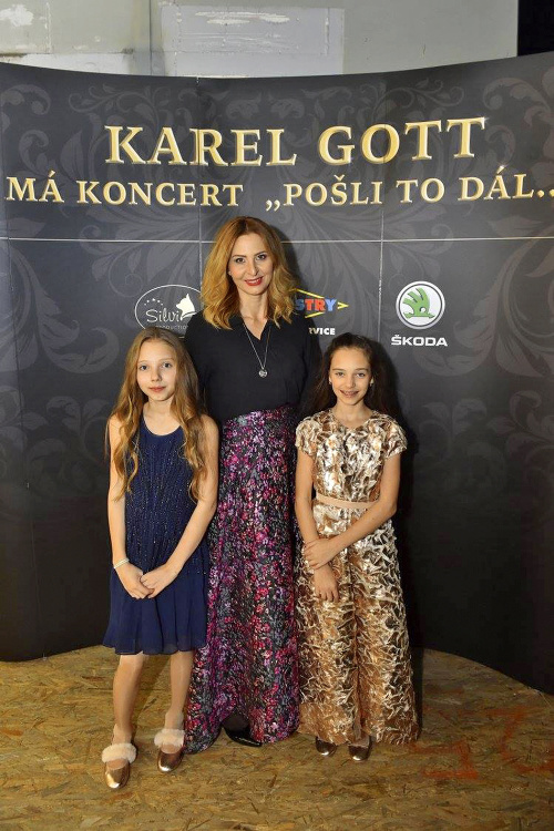 Umelcove vystúpenia pravidelne navštevovali  aj jeho manželka Ivana a dcéry Charlotte Ella (vpravo) a Nelly Sofie. Ella (vpravo) a Nelly Sofie.