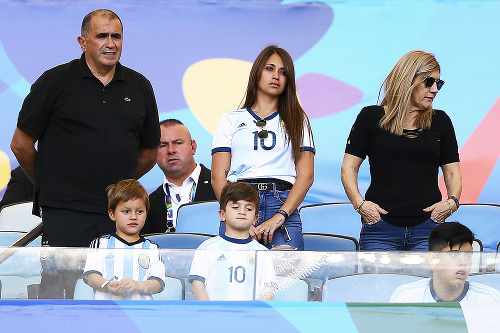 RODINA: Lionela na zápasoch podporujú otec, manželka, mama aj jeho deti. 