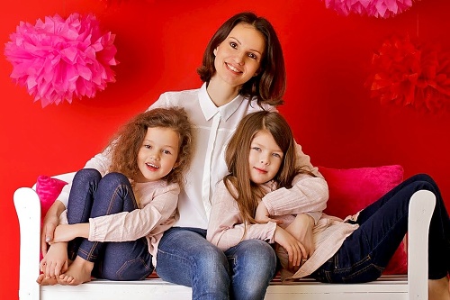 Pre Editu sú jej dcérky Anička a Ninka všetkým.