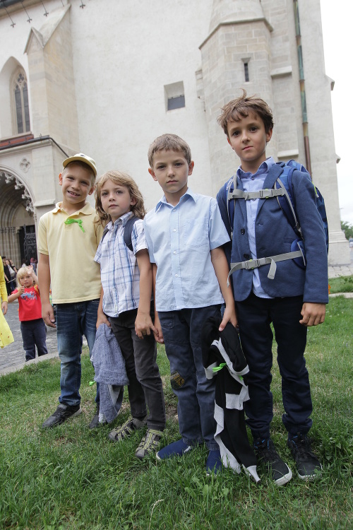 Cyprián (7), Daniel (6), Šimon (6) a Daniel (7) sa tešili na kamarátov.