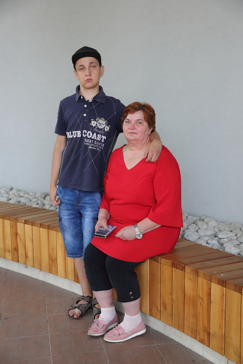 Petra so synom Ernestom (18) bojujú s viacerými diagnózami. 