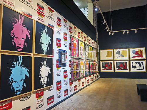 Andy Warhol je považovaný za kráľa pop-artu, jeho diela sú celosvetovo úspešné.