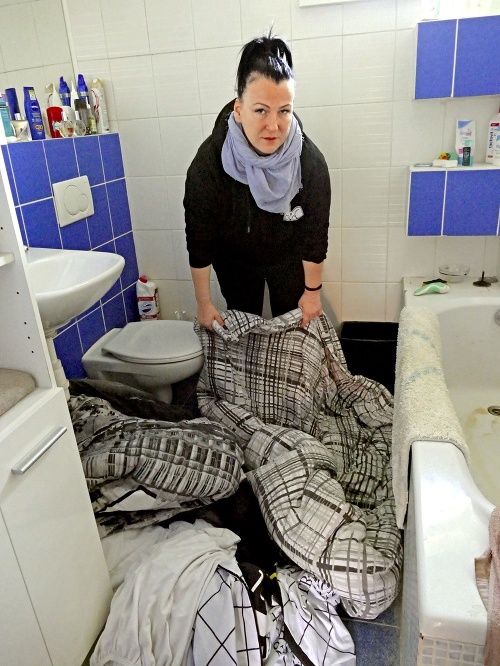 Ivana musela stráviť jednu noc v kúpeľni. 