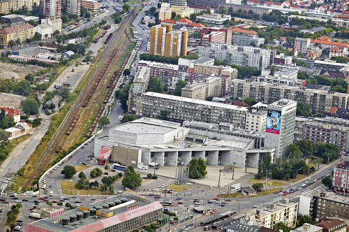 Istropolis je v Novom Meste kultovou stavbou.