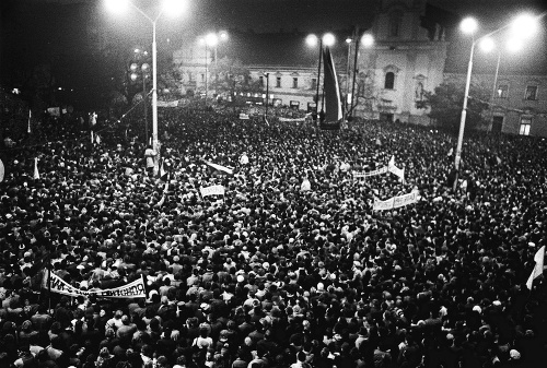 1989 - Nežná revolúcia zmenila prd 25 rokmi politické pomery na Slovensku.